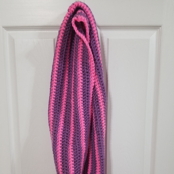 Crocheted scarf - Picture 1 of 4